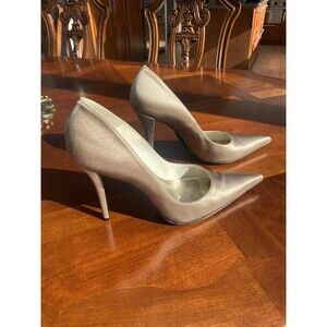 Stuart Weitzman 10 Satin Curvia Pump